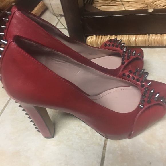 Red heel - Picture 2 of 4
